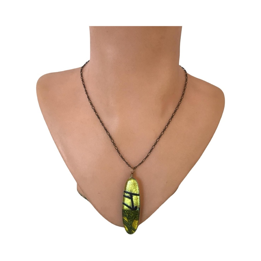 Yellow iridescent pendant necklace